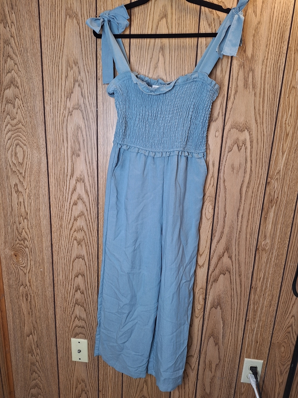 Blu Pepper Light Blue Smocked Tie-Strap Jumpsuit Size Small NWT